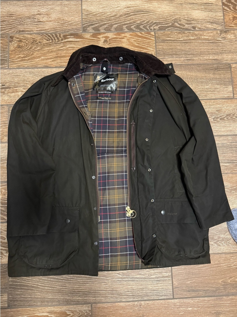 Men’s Barbour Classic Beaufort Wax Jacket Olive Green with Tartan Lining